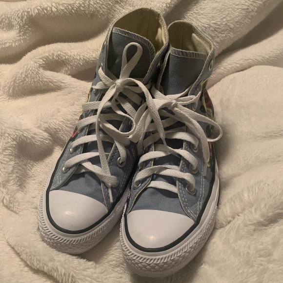 Rose Converse - Picture 5 of 8